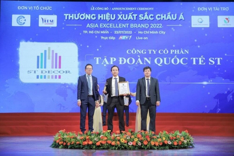 Ban Lãnh đạo Công ty ST Decor nhận giải thưởng Thương hiệu xuất sắc Châu Á năm 2022