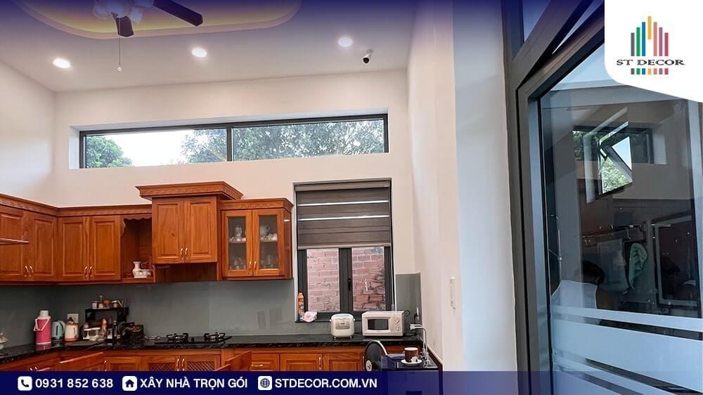Tủ bếp màu nâu cánh gián tạo cảm giác ấm cúng