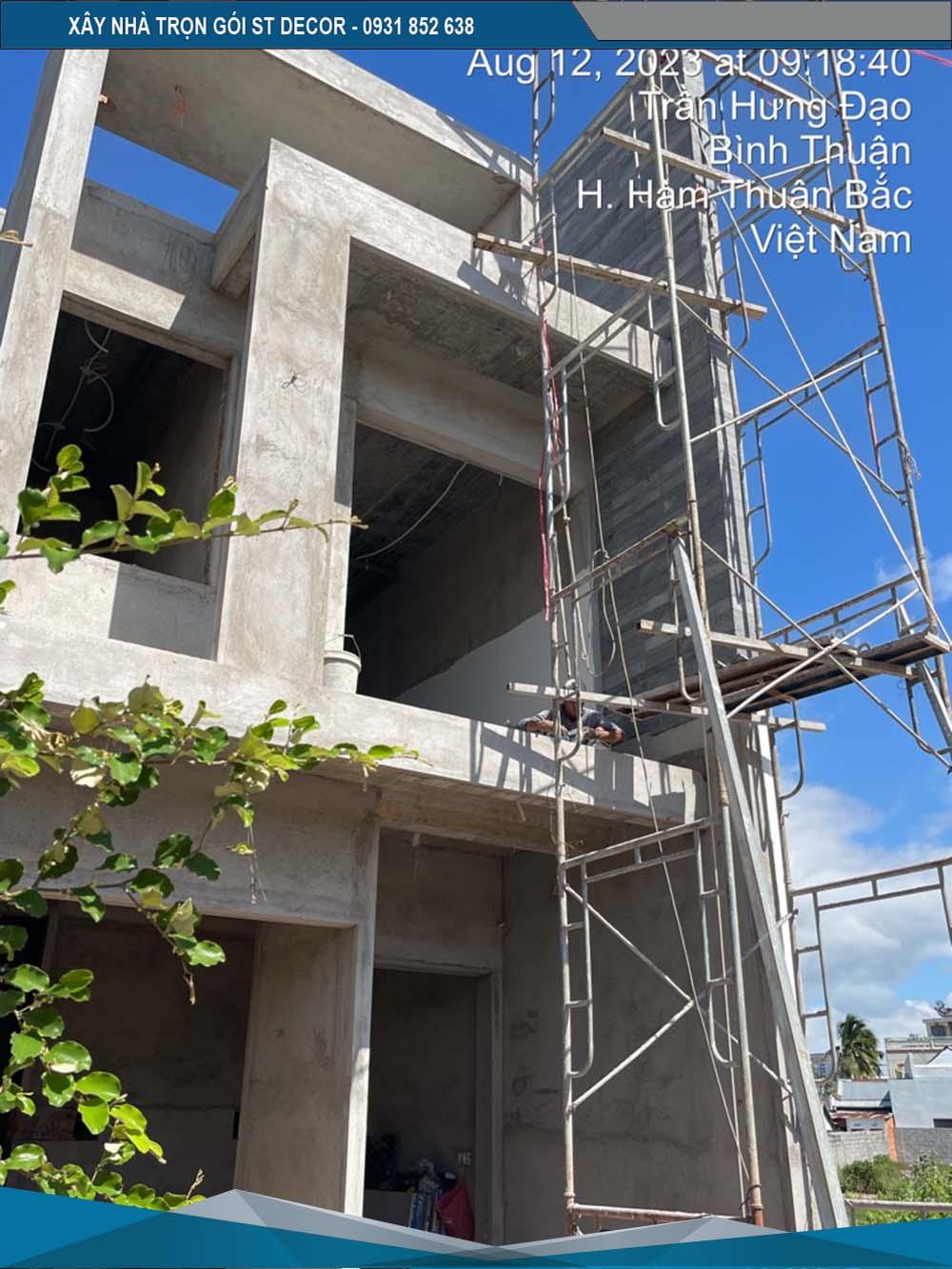 Hoàn thiện những phần thô bên ngoài căn nhà