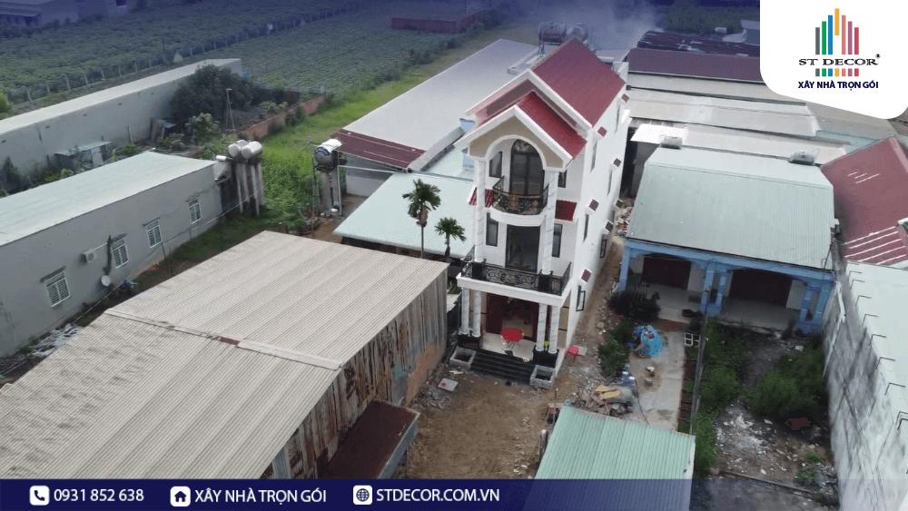 Không gian nguy nga, hoành tráng với 3 tầng lầu