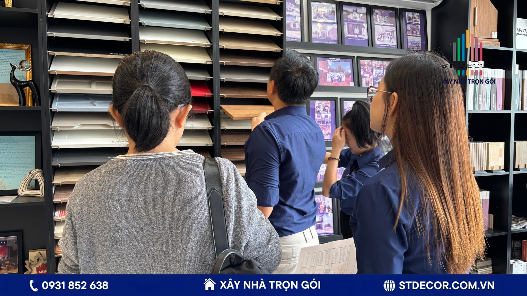 Khách hàng được tư vấn tận tâm ngay tại trụ sở của ST DECOR