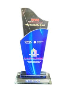 Kỷ niệm chương nhà tài trợ đồng hành diễn đàn
