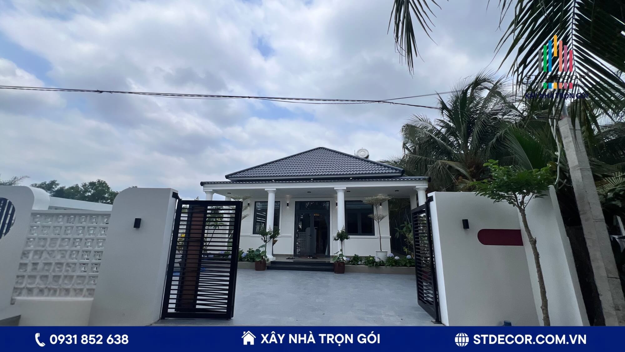 Khoảng sân trước rộng rãi và thoáng đãng