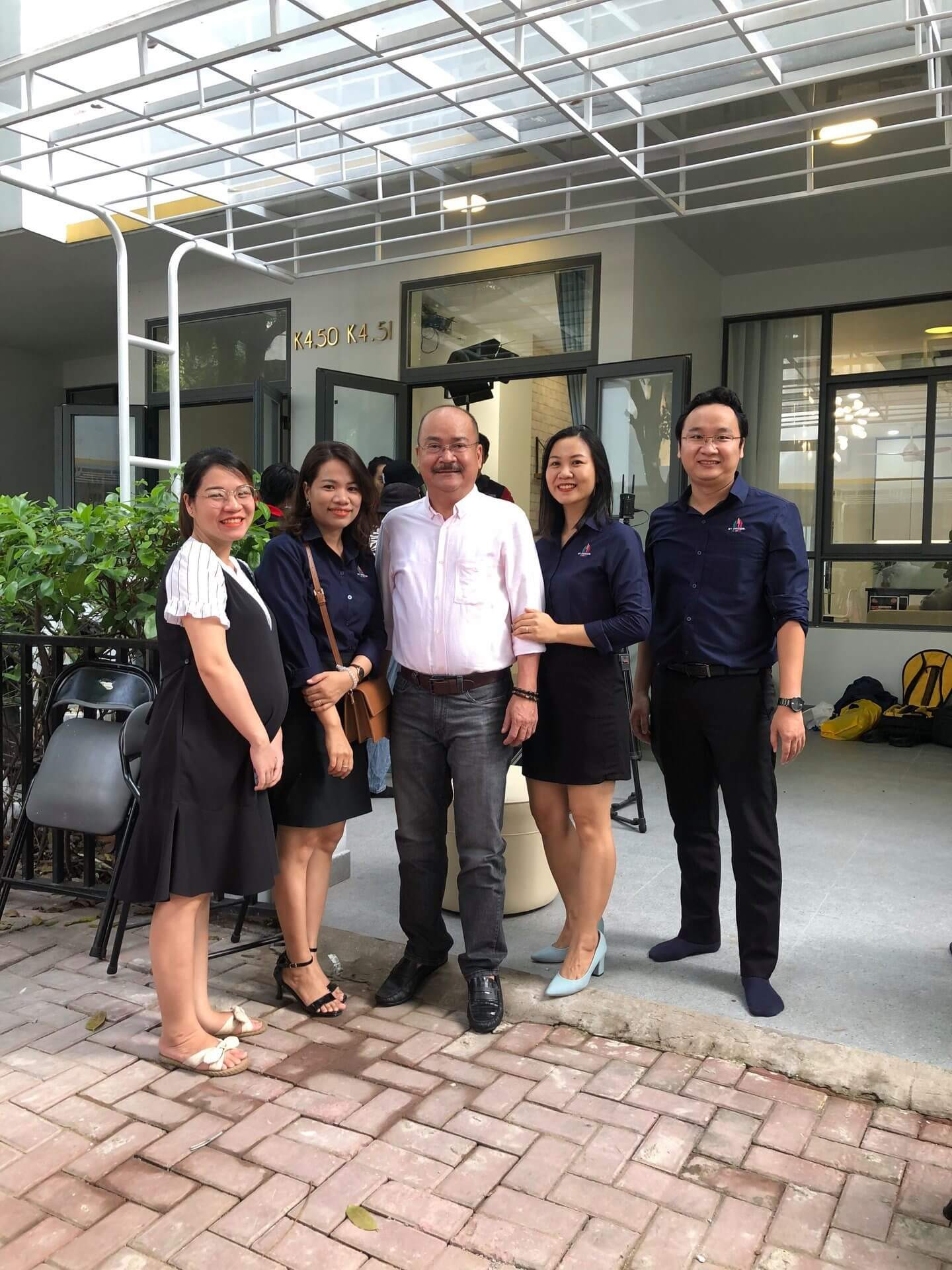 Nghệ sĩ Hoàng Sơn đã tin tưởng và lựa chọn XÂY NHÀ TRỌN GÓI ST DECOR